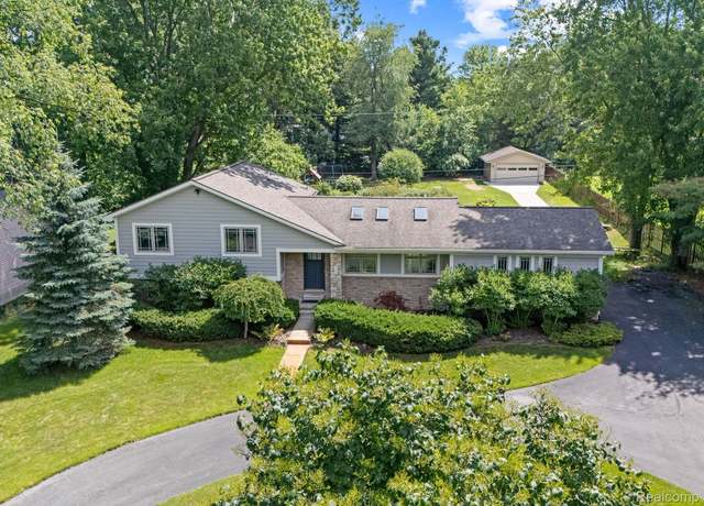 Property at 3290 Welch Rd, Commerce Township, MI 48390, 4 beds, 2.5 baths