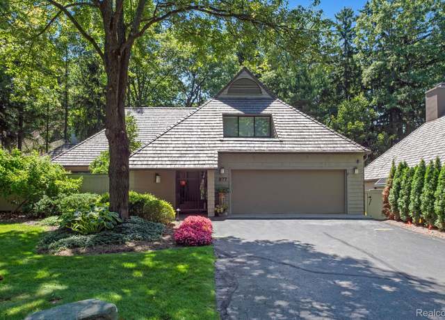 Property at 977 Bloomfield Woods, Bloomfield Hills, MI 48304, 4 beds, 3.5 baths