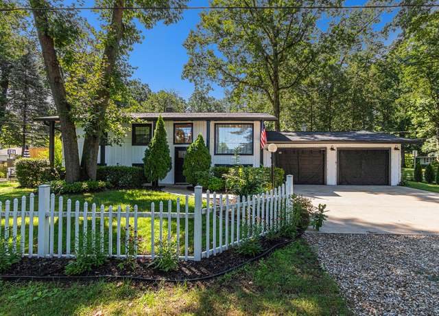 Property at 819 W Michigan St, New Buffalo, MI 49117, 4 beds, 2 baths