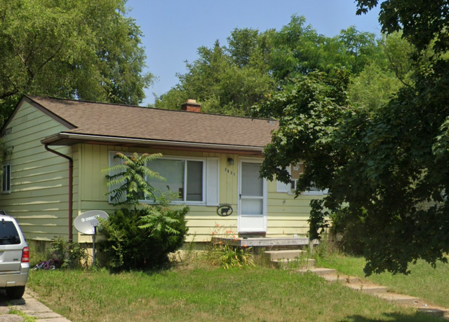 Property at 2821 Plainfield Ave, Flint, MI 48506, 3 beds, 1 bath