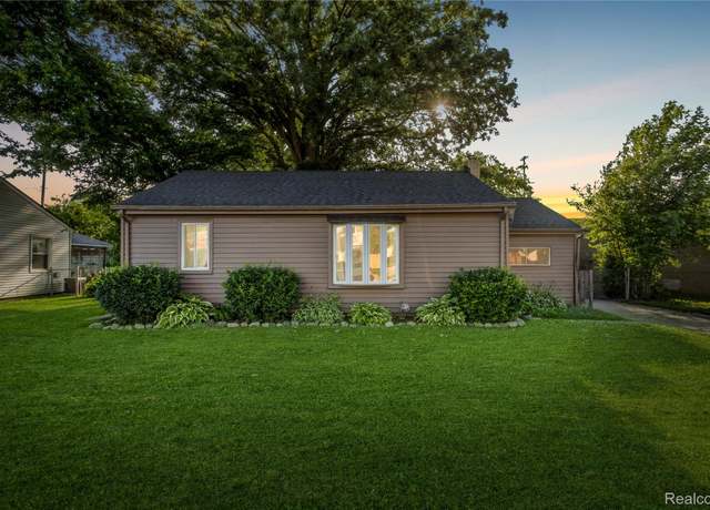 Property at 28441 Maple St, Roseville, MI 48066, 2 beds, 1 bath