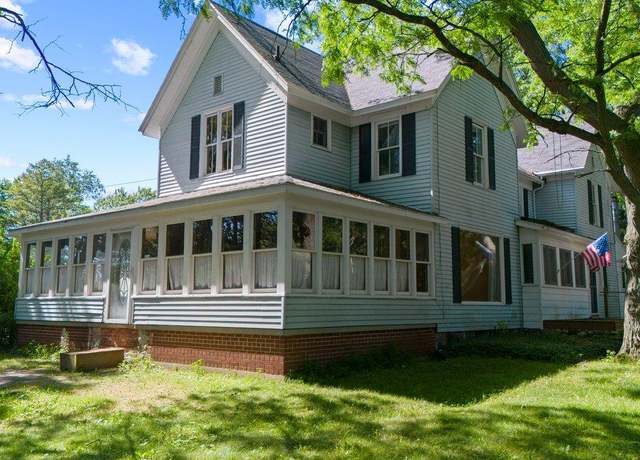 Property at 5390 Oak Hill Rd, Brandon, MI 48348, 5 beds, 3 baths