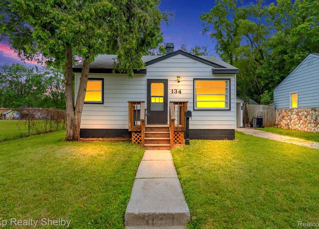 Property at 134 W Fairmount Ave, Pontiac, MI 48340, 2 beds, 1 bath