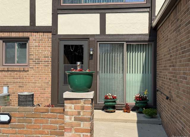 Property at 311 Country Club Dr, St Clair Shores, MI 48082, 2 beds, 2 baths
