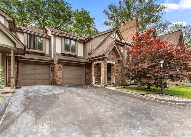 Property at 718 S Military St, Dearborn, MI 48124, 3 beds, 2.5 baths