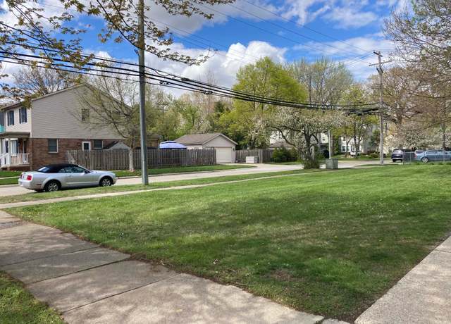 Property at 2086 Ridgemont Rd, Grosse Pointe Woods, MI 48236, 1 bath