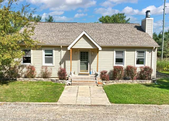 Property at 420 W Oakwood Rd, Oxford Charter Township, MI 48371, 3 beds, 2 baths