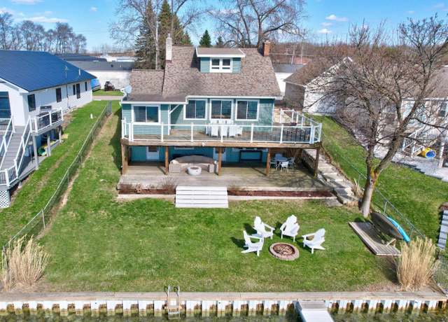 Property at 14252 Dartmouth Dr, Fenton, MI 48430, 3 beds, 3 baths
