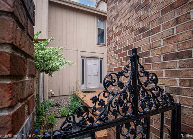 Property at 6281 Potomac Cir, West Bloomfield, MI 48322, 3 beds, 2.5 baths