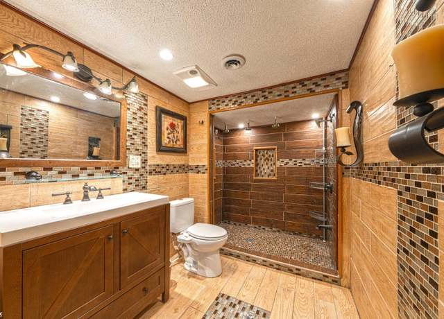 Property at 40116 Steel Dr, Sterling Heights, MI 48310, 3 beds, 2.5 baths