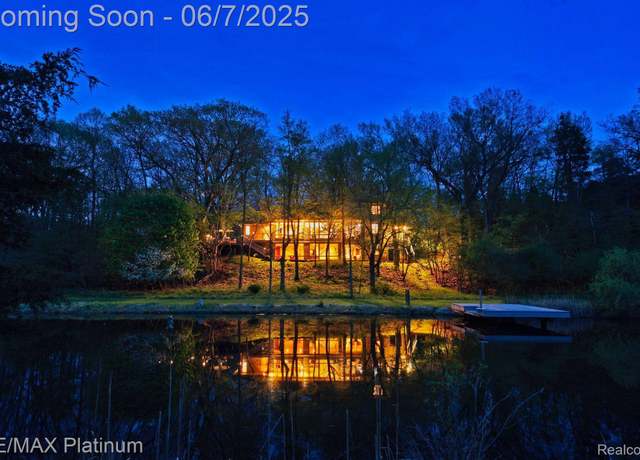 Property at 5519 Great Hawk Cir, Ann Arbor, MI 48105, 5 beds, 5.5 baths