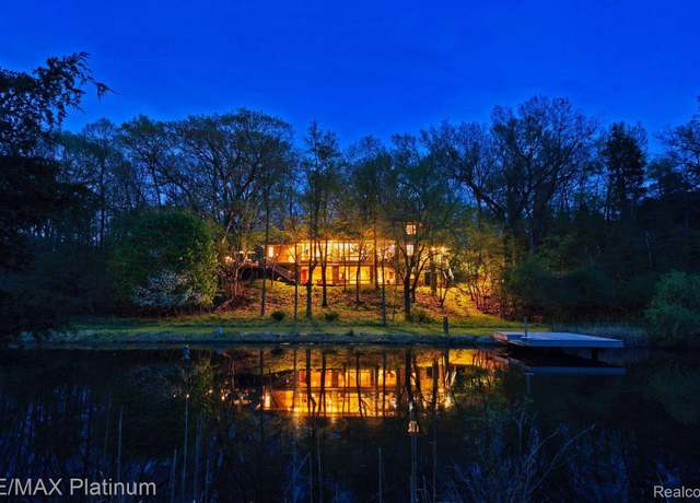 Property at 5519 Great Hawk Cir, Ann Arbor, MI 48105, 5 beds, 5.5 baths