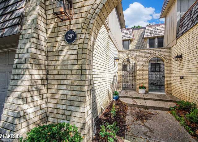 Property at 1297 Oakwood Ct, Rochester Hills, MI 48307, 3 beds, 2.5 baths