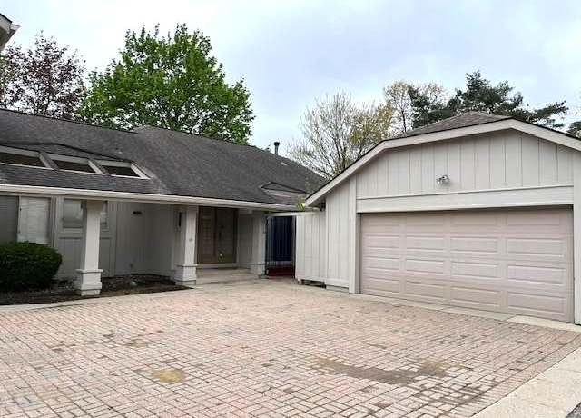 Property at 1797 Golf Ridge Dr, Bloomfield Hills, MI 48302, 2 beds, 2 baths