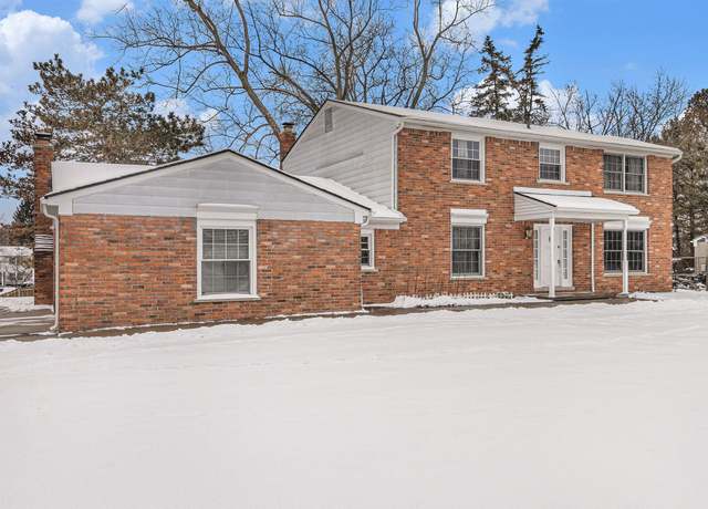 Property at 4819 Thorntree Dr, West Bloomfield, MI 48322, 4 beds, 3 baths