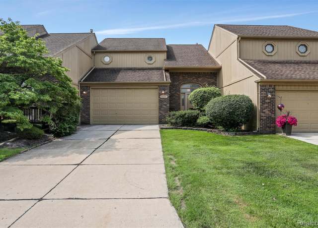 Property at 2137 Crystal Dr, Rochester Hills, MI 48309, 3 beds, 2.5 baths