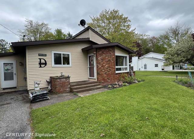 Property at 405 Erie St, Houghton Lake, MI 48629, 3 beds, 1.5 baths