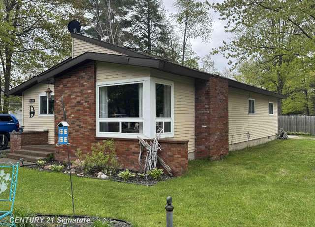 Property at 405 Erie St, Houghton Lake, MI 48629, 3 beds, 1.5 baths