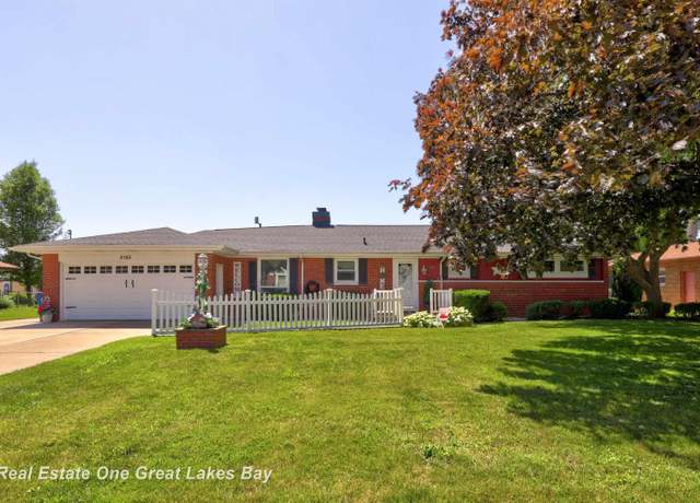 Property at 2165 Augsburg Dr, Saginaw, MI 48603, 4 beds, 3 baths