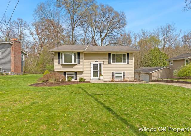 Property at 1150 Farnsworth Ave SE, Grand Rapids, MI 49546, 3 beds, 2 baths