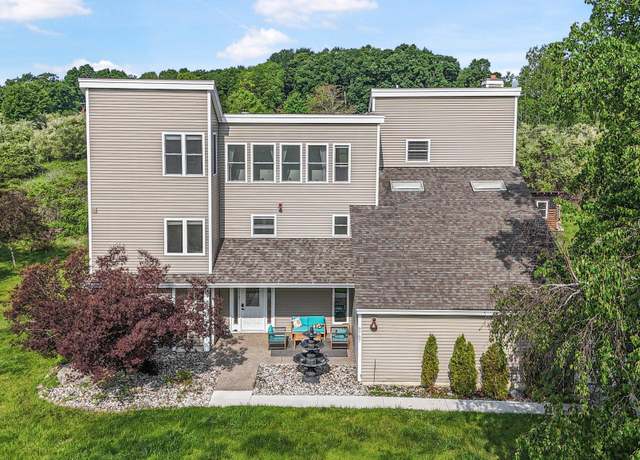 Property at 9767 Londolyn Blf, Traverse City, MI 49686, 5 beds, 3.5 baths