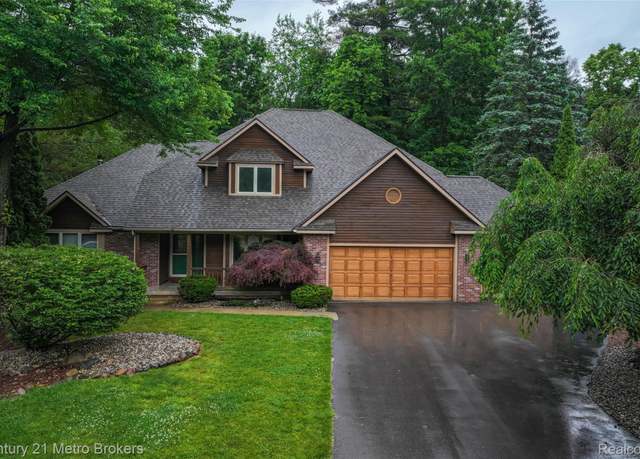 Property at 751 River Edge Ct, Flushing, MI 48433, 4 beds, 3.5 baths