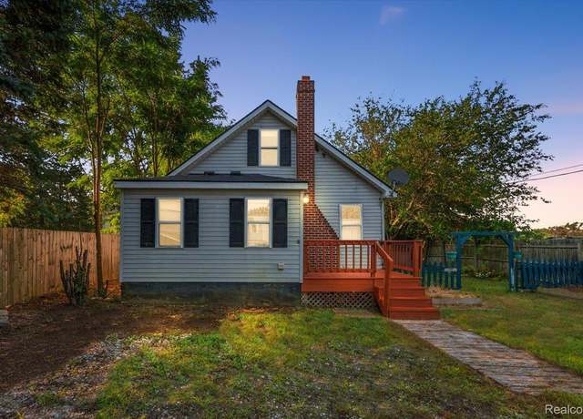 Property at 108 Oakwood St, Holly Village, MI 48442, 3 beds, 1 bath