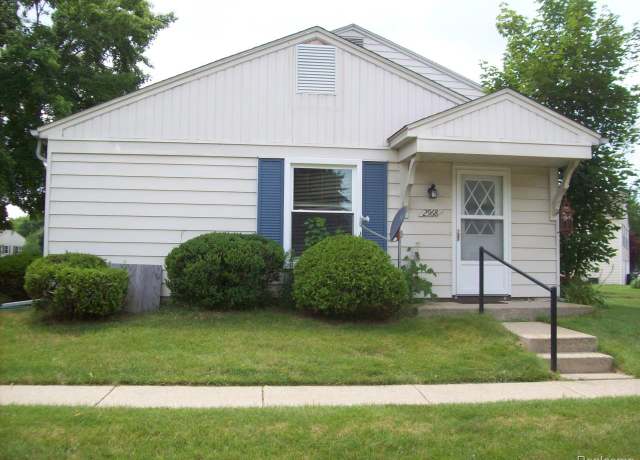 Property at 2968 Elmwood Ct, Lake Orion Village, MI 48360, 2 beds, 1 bath