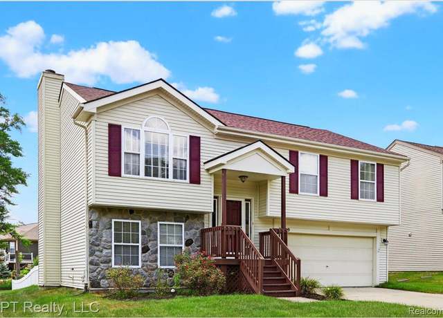 Property at 2739 Moosewood Dr, Waterford, MI 48329, 3 beds, 2.5 baths