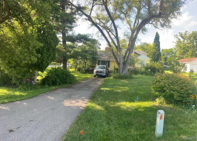 Property at 6449 Lapeer Rd, Burton, MI 48509, 3 beds, 2 baths