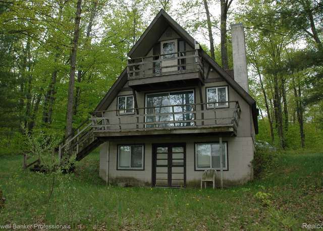 Property at 10118 Alpine Dr, Reed City, MI 49677, 3 beds, 2 baths