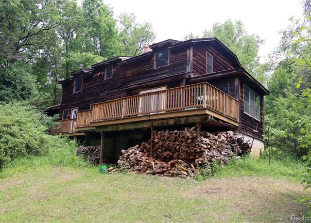 Property at 320 Nancy Bird Ln, Clarkston, MI 48371, 3 beds, 2 baths
