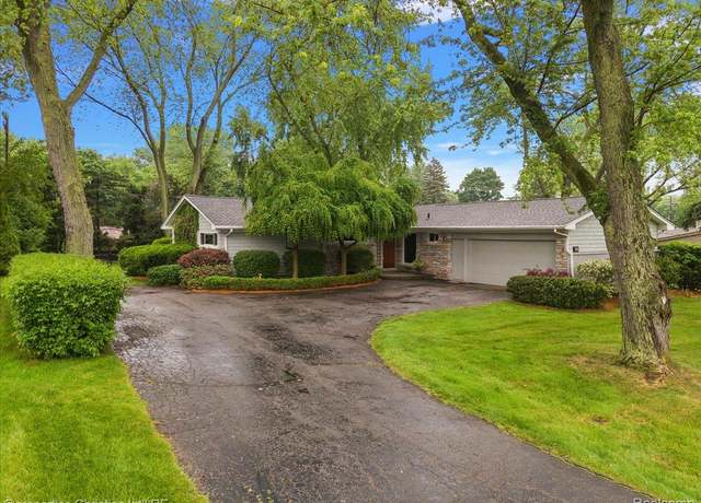 Property at 6727 Lahser Rd, Bloomfield Hills, MI 48301, 3 beds, 2.5 baths