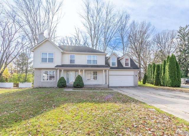 Property at 30947 Kenwood Ct, Livonia, MI 48152, 5 beds, 3 baths