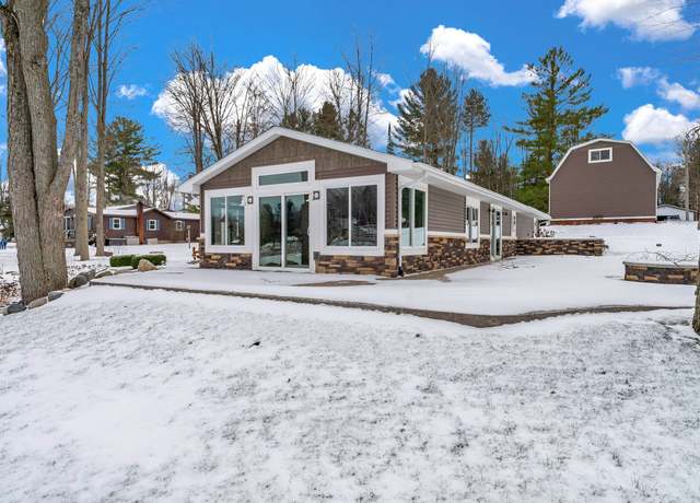 Property at 1571 Loebrich Dr, Gladwin, MI 48624, 4 beds, 2 baths
