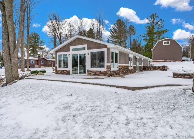 Property at 1571 Loebrich Dr, Gladwin, MI 48624, 4 beds, 2 baths