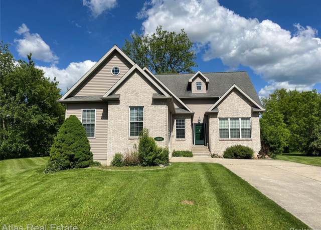 Property at 4440 Colby Ct, Burton, MI 48519, 3 beds, 2.5 baths