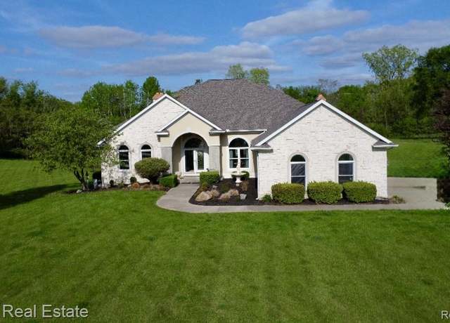 Property at 5415 Walker Rd, Davison, MI 48423, 5 beds, 3.5 baths