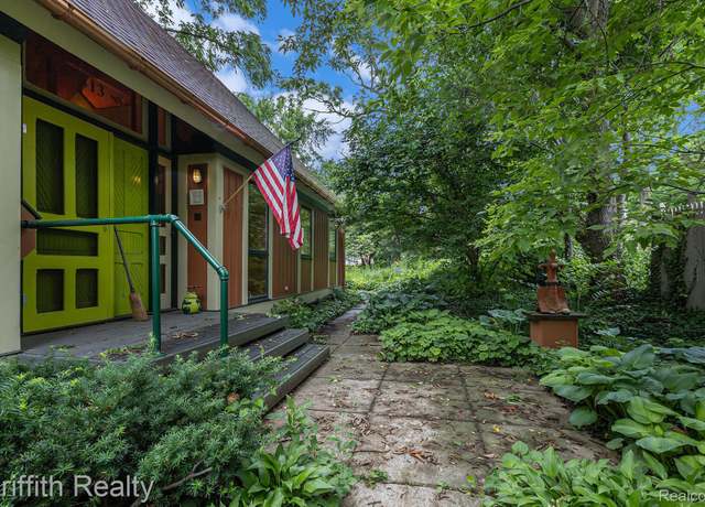 Property at 313 High St, Ypsilanti, MI 48198, 3 beds, 3 baths