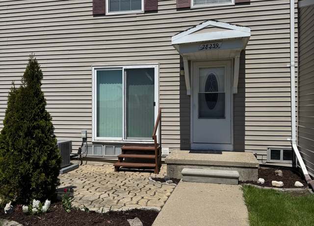 Property at 28239 Raleigh Crescent Dr, Chesterfield, MI 48051, 2 beds, 1.5 baths