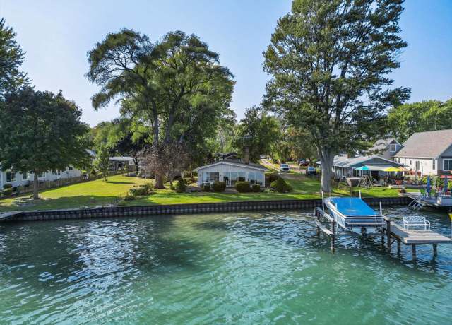 Property at 8337 River Rd, Cottrellville, MI 48039, 2 beds, 1 bath