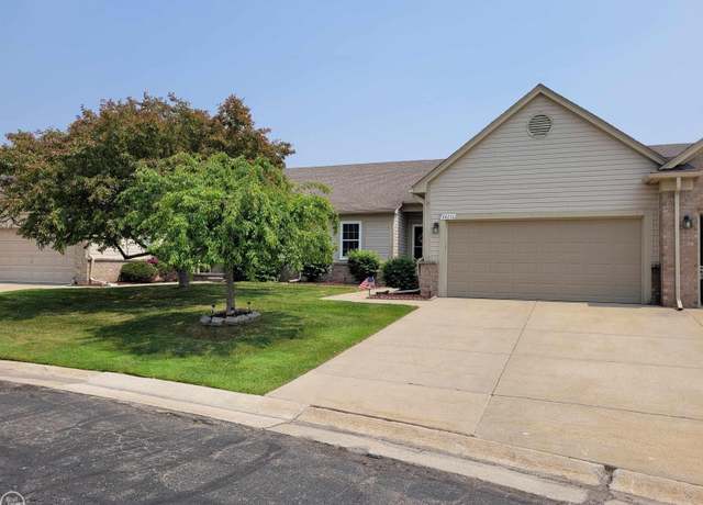 Property at 34210 Birchway Cir, Sterling Heights, MI 48312, 2 beds, 2.5 baths