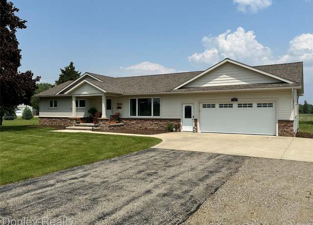 Property at 250 N Decker Rd, Clifford, MI 48727, 3 beds, 2.5 baths