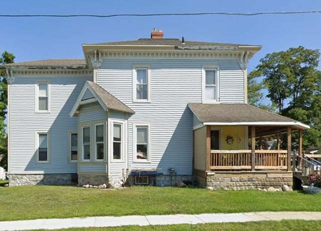 Property at 423 Oak St, Paw Paw, MI 49079, 5 beds, 2.5 baths