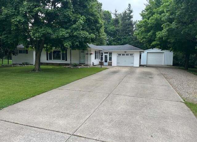 Property at 55441 Buckhorn Rd, Three Rivers, MI 49093, 3 beds, 1 bath