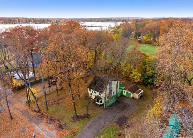 Property at 4725 Hickory Dr, Highland, MI 48356, 3 beds, 2.5 baths