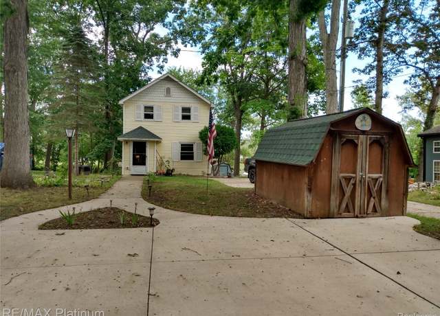 Property at 10183 Skeman Rd, Brighton, MI 48114, 3 beds, 1.5 baths