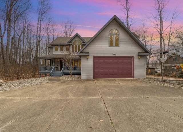 Property at 1736 W Higgins Lake Dr, Roscommon, MI 48653, 6 beds, 4.5 baths
