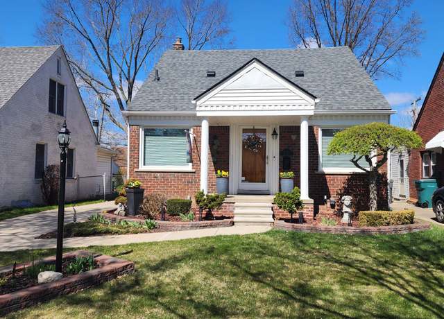 Property at 2644 Hollywood St, Dearborn, MI 48124, 3 beds, 1.5 baths