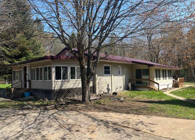 Property at 1390 W Youngs Rd, Gladwin, MI 48624, 2 beds, 1.5 baths